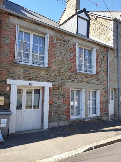 Maison De Ville Situee A 8 Kms Du Mont St Michel بونتورسون المظهر الخارجي الصورة
